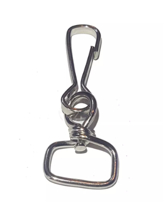 Bandolas con argolla giratoria y mosquetón de alambre grueso para gafete o mochilas, con acabado níquel plateado. Mosquetón de 40 mm de largo y 16 mm de paso para cinta. Largo total de 70 mm Bandolas con argolla giratoria y mosquetón de alambre grueso para gafete o mochilas, con acabado níquel plateado. Mosquetón de 40 mm de largo y 16 mm de paso para cinta. Largo total de 70 mm